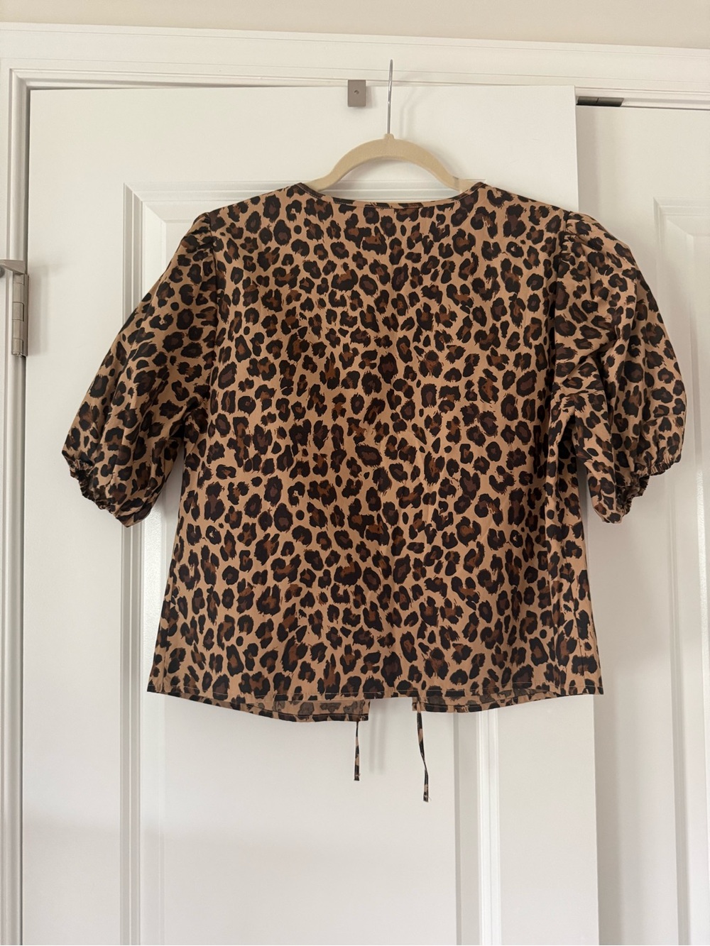 Abercrombie & Fitch Leopard Print Tie-Front Blouse NWT - Picture 3 of 3